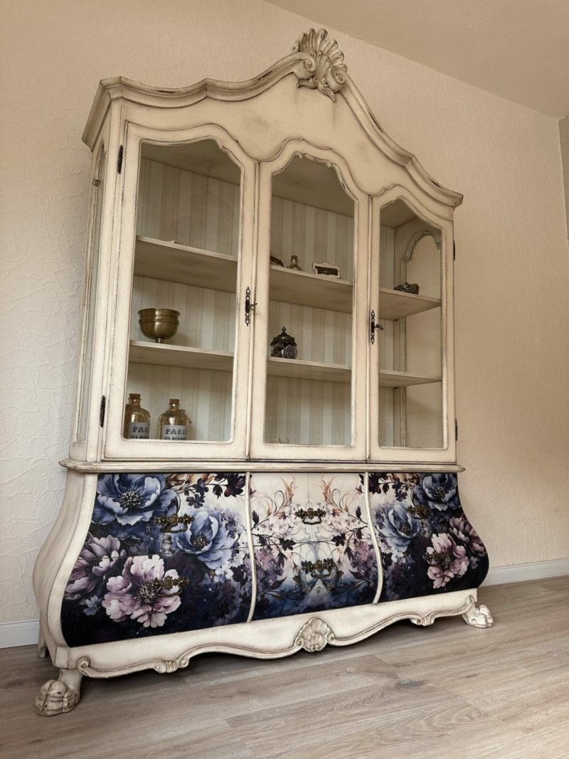 Elegante Barock Stil Vitrine in warm weiß – Bild 12